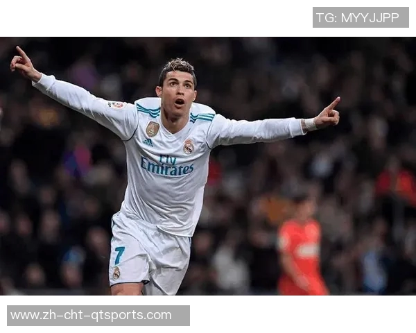 C罗在绿茵场上的精彩瞬间展现足球之王的风采与激情 C罗在绿茵场上的精彩瞬间展现足球之王的风采与激情